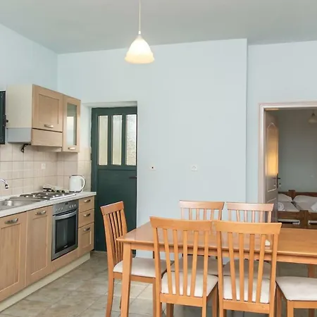 בית נופש Ersi - Modern Near The Beach *
